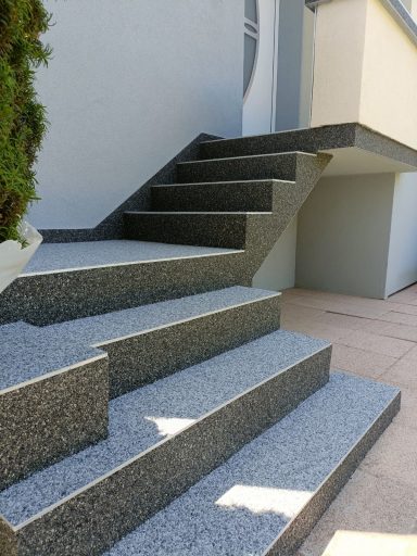 Rénovation escalier extérieur en granulats de marbre entreprise alsacienne