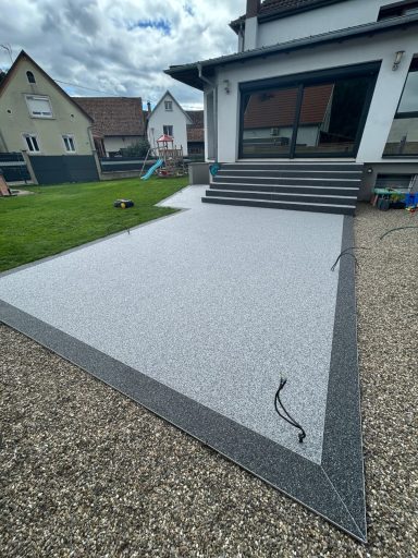 Rénovation terrasse extérieure en granulats de marbre entreprise alsacienne