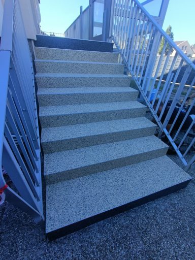 Rénovation escalier en granulats de marbre résine entreprise alsacienne confiance résistant au gel
